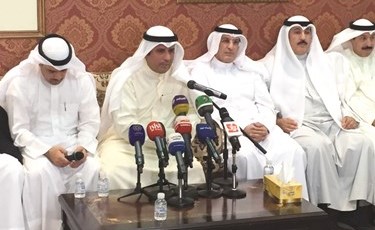 د. فالح العزب متحدثا خلال اللقاء﻿