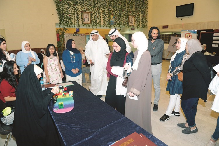 كلية «الصحة» نظمت معرض مواهب وهوايات الطلبة