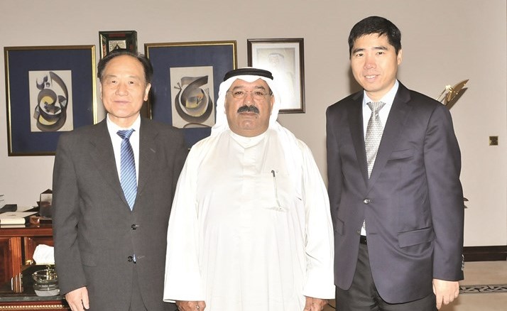  ﻿الشيخ ناصر صباح الأحمد مستقبلا السفير وانغ دي والمبعوث الصيني الخاص للشرق الأوسط وو سي كه ﻿