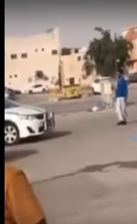 بالفيديو.. مصرع عامل صدمه مفحط أثناء عبوره الشارع بالرياض