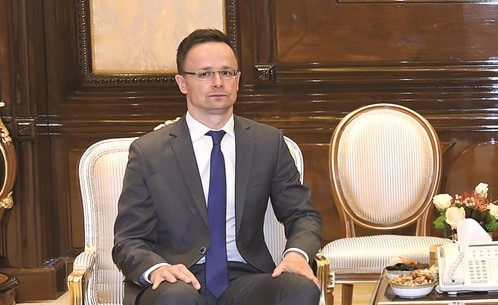 وزير الخارجية والتجارة الهنغاري بيتر سيارتو﻿