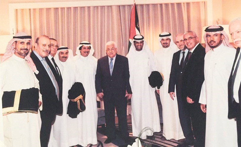 الرئيس الفلسطيني محمود عباس وسفيرنا في المنامة الشيخ عزام الصباح والوفد المرافق﻿