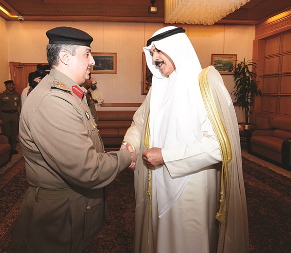 الشيخ محمد الخالد يقلد العميد طلال المنصور	﻿