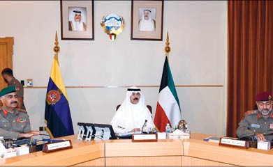 الشيخ محمد الخالد مع رئيس الأركان العامة للجيش الفريق الركن محمد الخضر ونائب رئيس الأركان العامة للجيش الفريق الركن عبدالله النواف