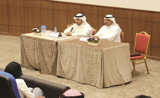 طلال الفاخر متحدثا خلال الندوة﻿