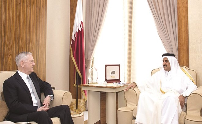 صاحب السمو الشيخ تميم بن حمد آل ثاني أمير قطر خلال استقباله وزير الدفاع الأميركي جيمس ماتيس في الدوحة امس	 (قنا) ﻿