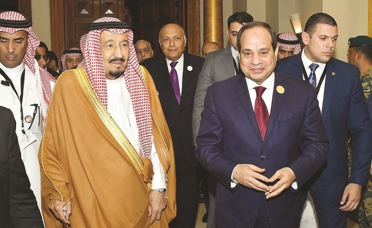جانب من اللقاء الأخير بين خادم الحرمين الشريفين الملك سلمان بن عبدالعزيز آل سعود والرئيس عبدالفتاح السيسي في البحر الميت على هامش القمة العربية بالأردن﻿