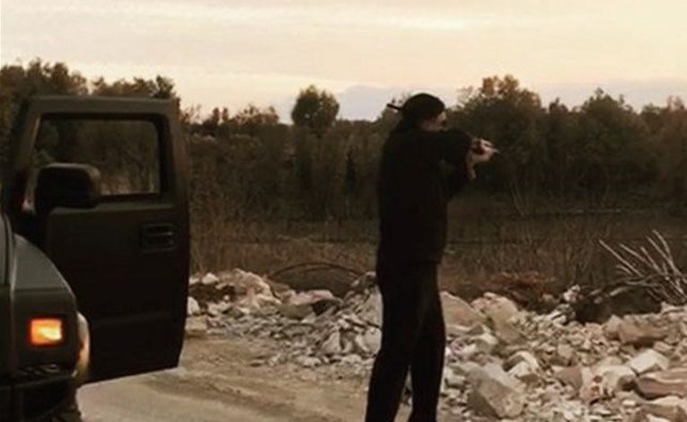 بالفيديو.. فارس كرم يطلق النار: "بحطّ بقلبه رصاصة"