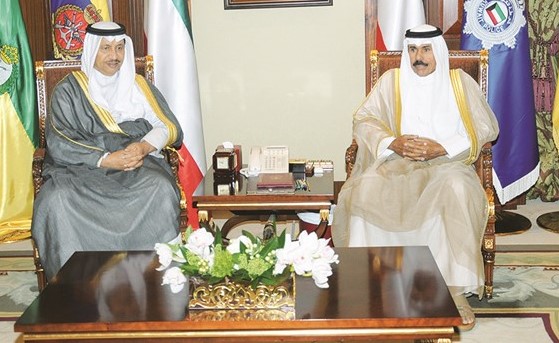 سمو ولي العهد الشيخ نواف الأحمد مستقبلا سمو رئيس الوزراء الشيخ جابر المبارك﻿