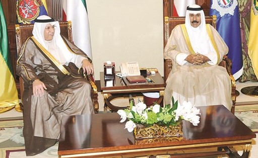 سمو ولي العهد خلال استقباله الشيخ خالد الجراح ﻿