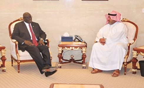 العلي خلال استقباله سفير جنوب السودان ﻿