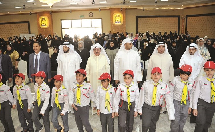 مطيع العجمي وفهد الرويشد مع الحضور خلال افتتاح الملتقى(عادل سلامة)﻿