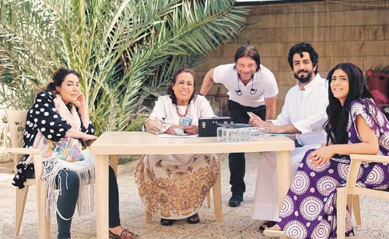 نجوم مسلسل رمانة ومعهم المخرج حسام حجازي أثناء المسلسل ﻿