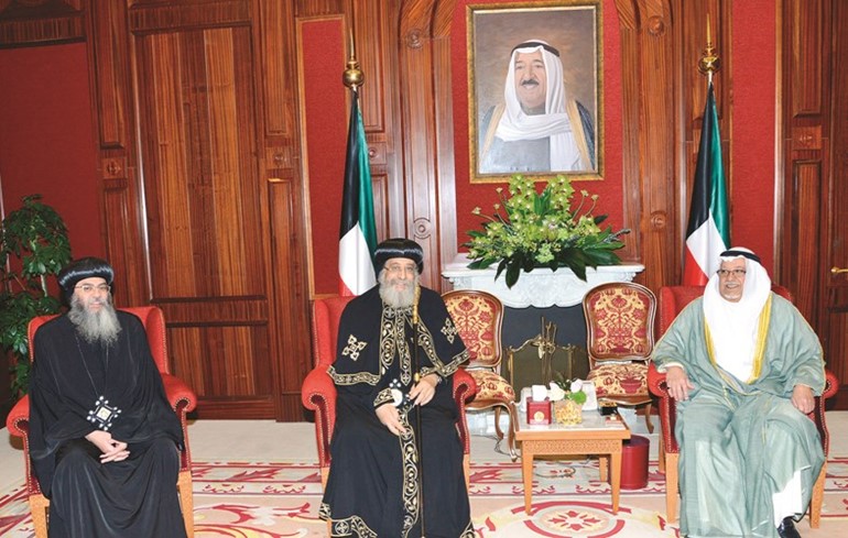 الشيخ علي الجراح مستقبلا بابا الإسكندرية وبطريرك الكرازة المرقسية البابا تواضروس الثاني والوفد المرافق﻿