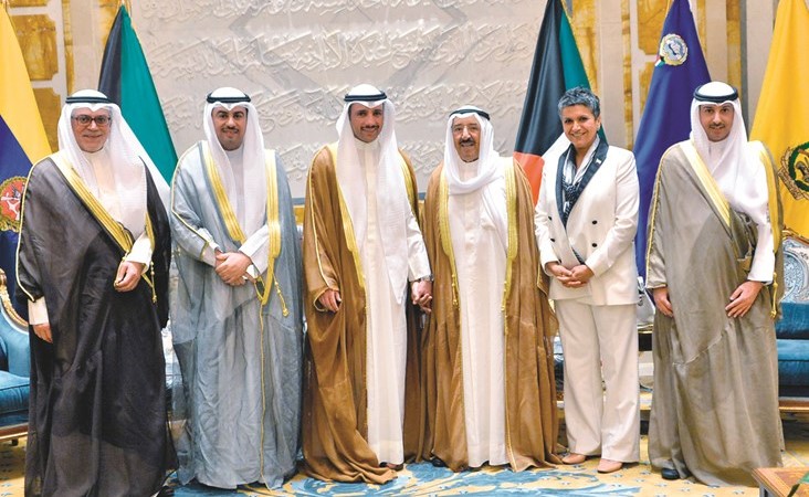 صاحب السمو الأمير الشيخ صباح الأحمد مستقبلا رئيس مجلس الأمة مرزوق الغانم والأعضاء المشاركين في أعمال المؤتمر العالمي البرلماني﻿