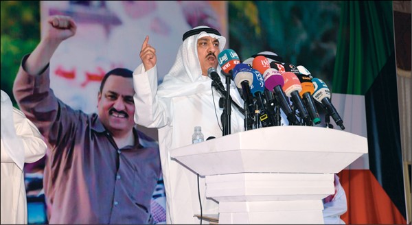 النائب السابق مسلم البراك متحدثا في حفل عشاء أقامه أمس	 (قاسم باشا)