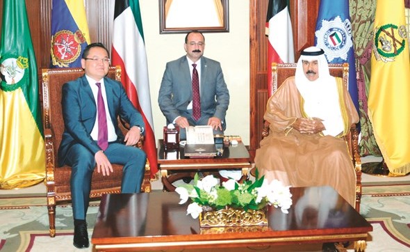 سمو ولي العهد الشيخ نواف الأحمد مستقبلا سفير منغوليا تشينتوشيغ زوريغت﻿
