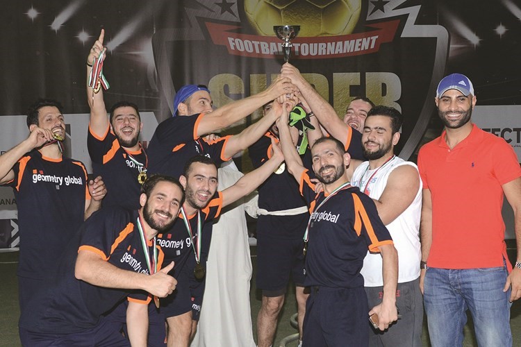 الذايدي مدير عام شركة «أد ايفكت» يختتمدورة superball لكرة القدم