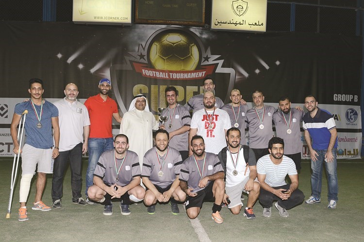 الذايدي مدير عام شركة «أد ايفكت» يختتمدورة superball لكرة القدم