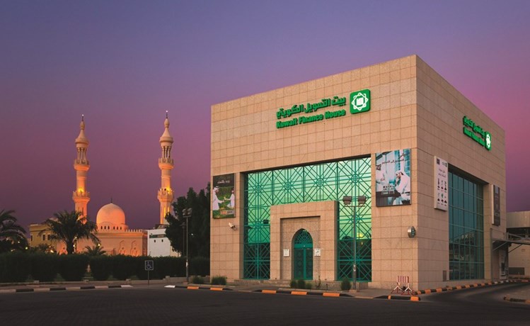 «بيتك»: خدمة العملاء إلكترونياً وعبر سيارات «موبي» خلال العطلة