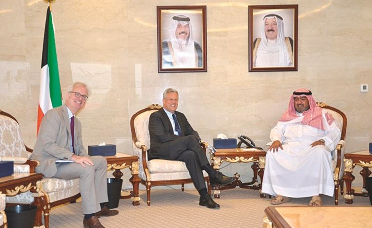 الشيخ ثامر العلي مستقبلا السفير الألماني لدى الكويت كارلفريد بيرغنر﻿