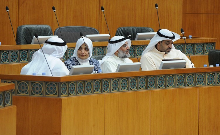 الشيخ محمد العبدالله وعبدالكريم المطوع وهند الصبيح ﻿