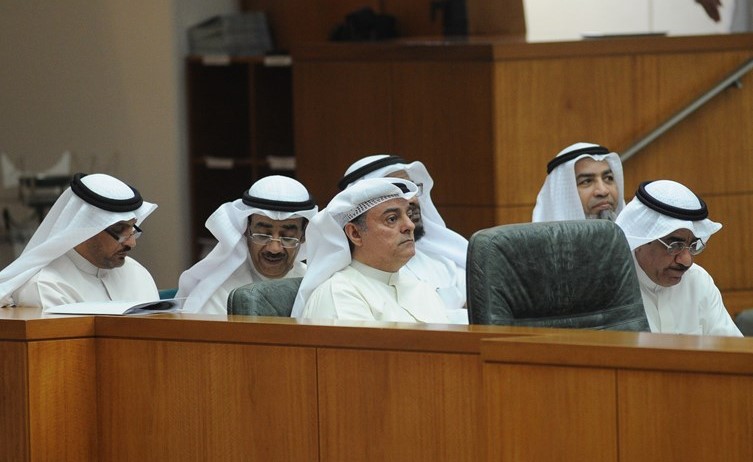 الفريق الحكومي المعاون لوزير الإسكان ويبدو صلاح المضف وبدر الوقيان﻿