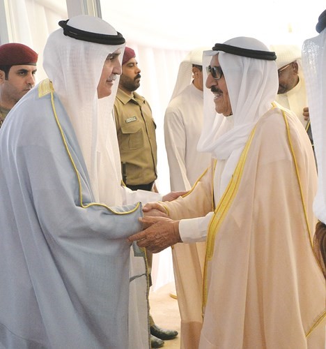 صاحب السمو مصافحا نزار العدساني﻿