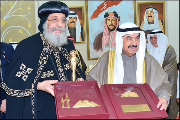 البابا تواضروس يقدم هدية تذكارية لسمو الشيخ ناصر المحمد