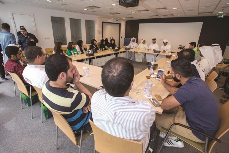 اجتماع مع ناصر الخاطر مساعد الأمين العام للجنة المشاريع والإرث الخاصة بتنظيم كأس العالم﻿