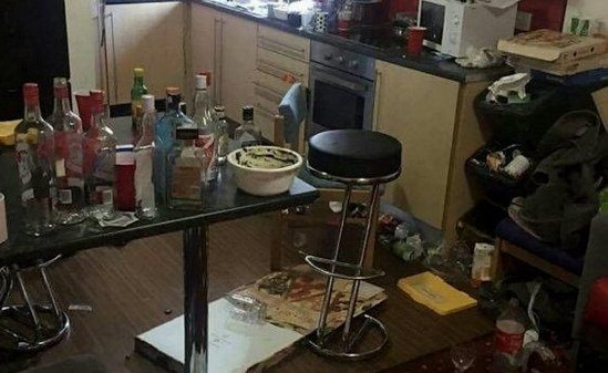 بالصور.. طالبة تفوز بجائزة "أقذر سكن جامعي" في بريطانيا
