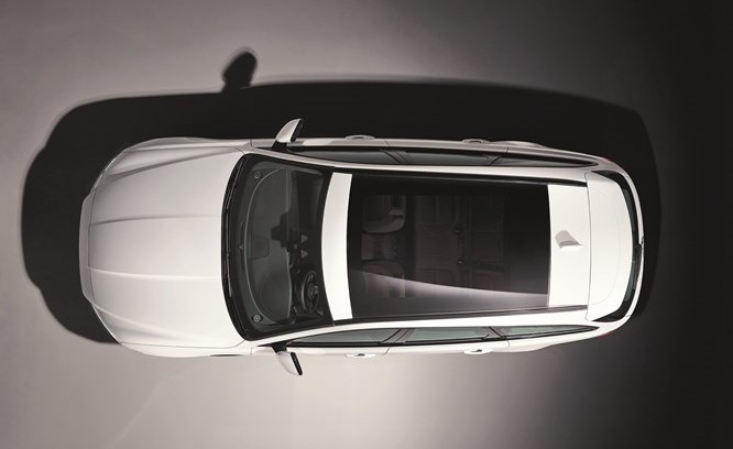جاكوار XF Sportbrake الجديدة تلفت الأنظار على الملعب الرئيسي في ويمبلدون