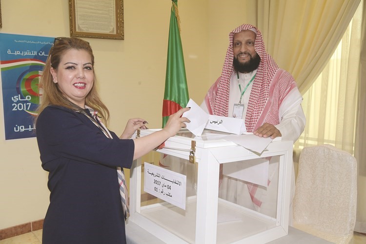 الزميلة سميرة فريميش تدلي بصوتها﻿