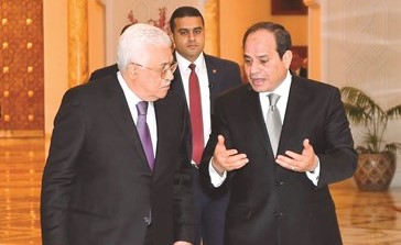 الرئيس عبد الفتاح السيسي مستقبلا الرئيس الفلسطيني محمود عباس ﻿