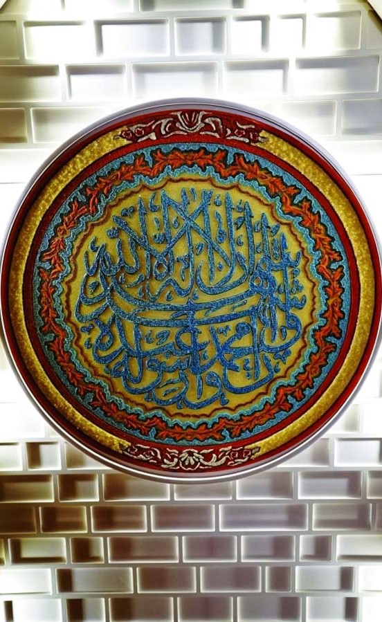 دبي تحتضن أول مسجد متنقل مصمم من العنبر في العالم