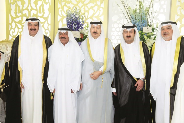 د.منيف الهذال وفايز العنزي يباركان للمعرس ووالده عبدالرزاق النبهان وبدر النبهان﻿