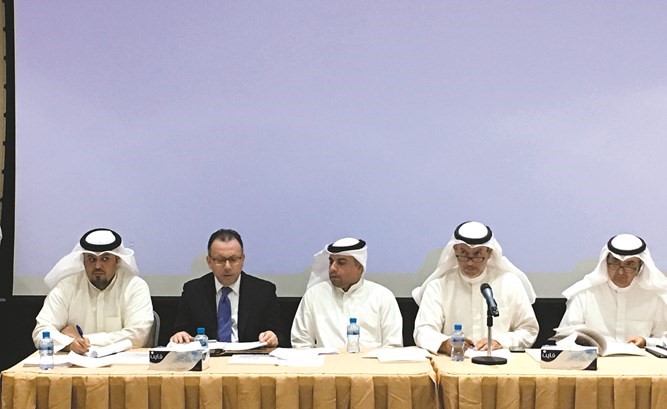 جانب من عمومية أعيان العقارية أمس﻿