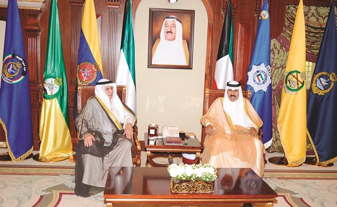 سمو ولي العهد لدى استقباله الشيخ خالد الجراح ﻿