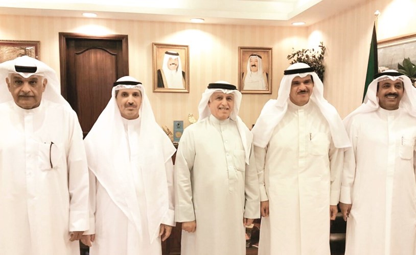 الشيخ علي بن عبدالله الخليفة مع الشيخ سلمان الحمود ودعيج العتيبي وعبيد العصيمي وعدنان الإبراهيم ﻿