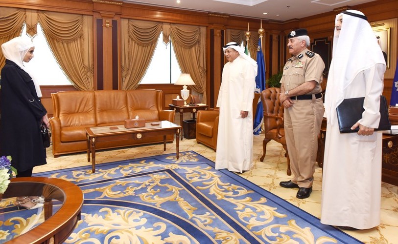 الشيخ خالد الجراح والفريق محمود الدوسري واللواء د.فهد الدوسري﻿﻿خلال اداء المحققة ضحى العازمي القسم﻿