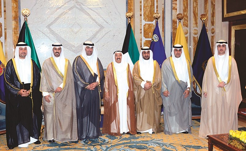 صاحب السمو الأمير الشيخ صباح الأحمد مستقبلا خالد الروضان وعبدالله الجوعان وأعضاء مجلس إدارة الصندوق الوطني لرعاية المشروعات الصغيرة﻿