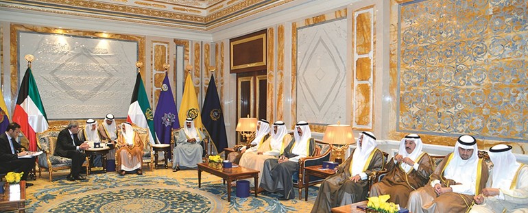 صاحب السمو الأمير الشيخ صباح الأحمد خلال استقباله رئيس وزراء إيطاليا باولو جنتلوني بحضور سمو ولي العهد الشيخ نواف الأحمد وسمو الشيخ جابر المبارك والشيخ صباح الخالد والشيخ محمد الخالد والشيخ علي الجراح والشيخ د.سالم الجابر وأنس الصالح ﻿