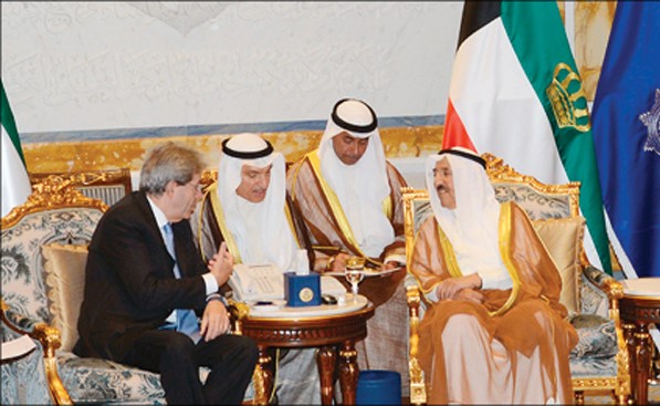 صاحب السمو الأمير الشيخ صباح الاحمد مستقبلا رئيس وزراء ايطاليا باولو جنتلوني