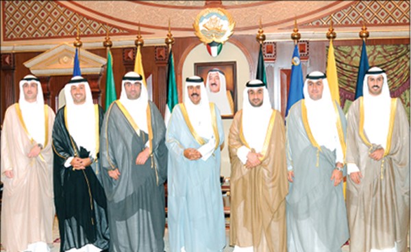 سمو ولي العهد الشيخ نواف الاحمد مستقبلا خالد الروضان ورئيس وأعضاء مجلس ادارة «المشروعات الصغيرة والمتوسطة»