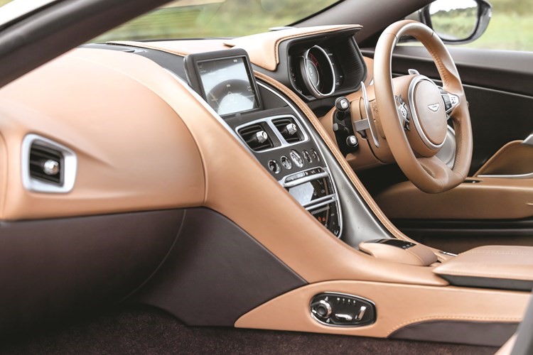 «DB11» .. تكنولوجيا حديثة بروعة وعراقة أستون مارتن