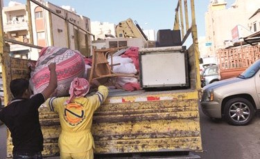 مصادرة أثاث مستعمل من أحد الأسواق في الجليب ﻿