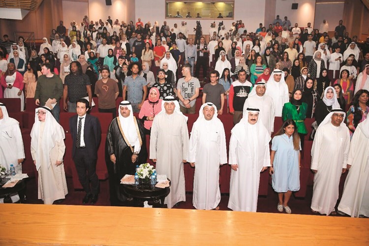 جانب من الحضور في مسرح عبدالحسين عبدالرضا﻿