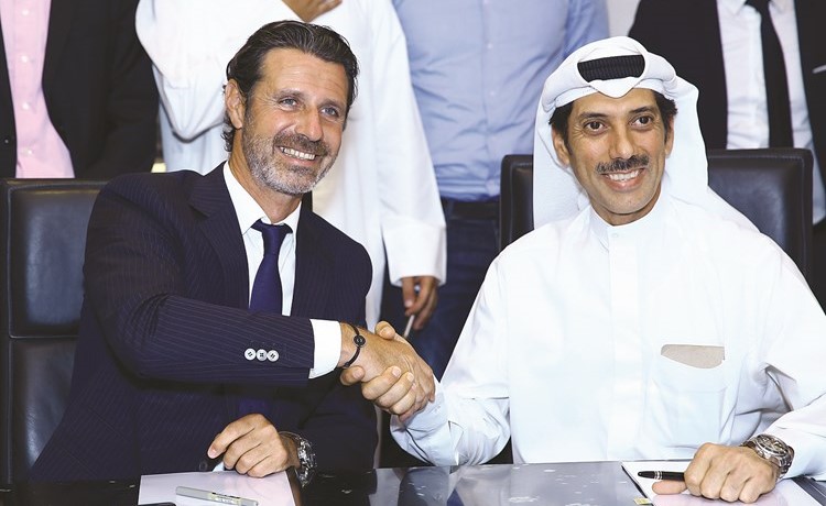 باتريك موراتوجلو وأحمد الصرعاوي خلال توقيع الاتفاقية﻿