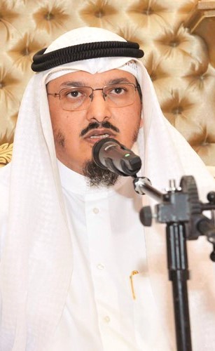 د.عبدالله الشريكة متحدثا خلال المحاضرة ﻿