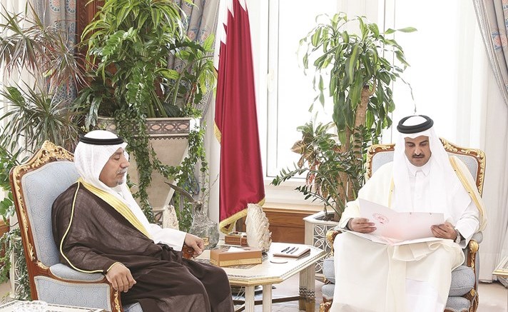 صاحب السمو الشيخ تميم بن حمد آل ثاني خلال استقباله السفير حفيظ العجمي﻿